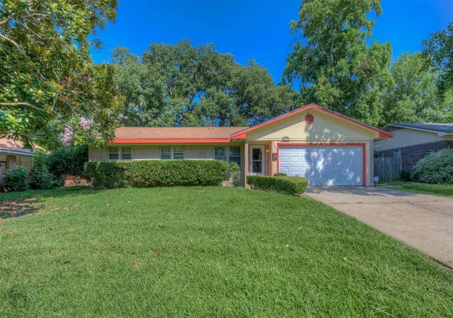 Single family home for sale at 9032 Sara Ln, Shreveport, LA 71118 | MLS# 21320694