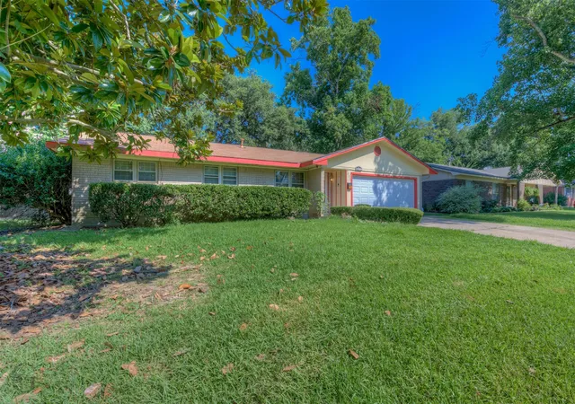Photo 2 of Single family home for sale at 9032 Sara Ln, Shreveport, LA 71118 | MLS# 21320694 | Listing updated on 2026-10-05