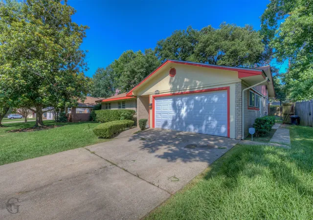 Photo 3 of Single family home for sale at 9032 Sara Ln, Shreveport, LA 71118 | MLS# 21320694 | Listing updated on 2026-10-05