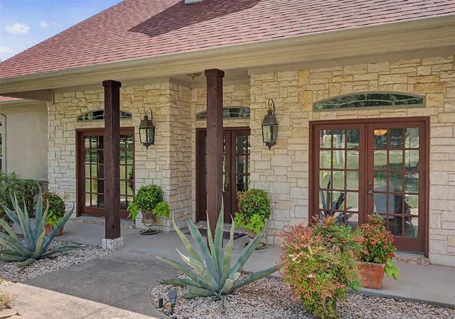 Photo 4 of Single family home for sale at 1529 Cypress Bend Dr, Cedar Hill, TX 75104 | MLS# 21317554 | Listing updated on 2026-10-05