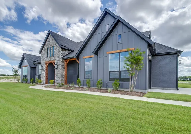 Photo 1 of Single family home for sale at 10121 Baldy Mountain Dr, Waxahachie, TX 75167 | MLS# 21320756 | Listing updated on 2026-07-24