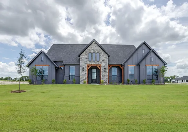 Photo 2 of Single family home for sale at 10121 Baldy Mountain Dr, Waxahachie, TX 75167 | MLS# 21320756 | Listing updated on 2026-07-24