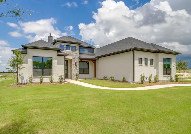 Photo 2 of Single family home for sale at 1011 Bartlett Peak Dr, Waxahachie, TX 75167 | MLS# 21320718 | Listing updated on 2026-07-24
