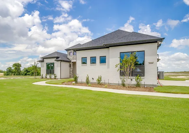 Photo 3 of Single family home for sale at 1011 Bartlett Peak Dr, Waxahachie, TX 75167 | MLS# 21320718 | Listing updated on 2026-07-24