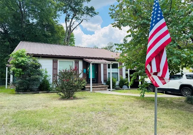 Photo 1 of Sale Pending at 1007 N Johnson St, Mineola, TX 75773 | MLS# 21320317 | Listing updated on 2026-09-24