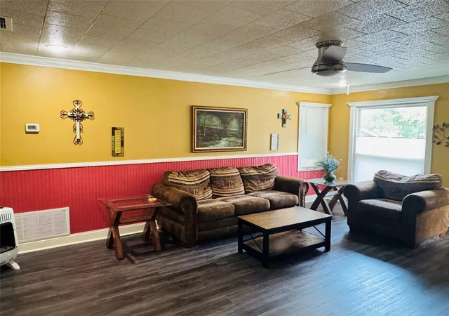 Photo 3 of Sale Pending at 1007 N Johnson St, Mineola, TX 75773 | MLS# 21320317 | Listing updated on 2026-09-24