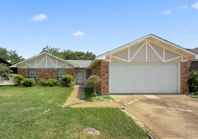 Photo 1 of Single family home for sale at 7717 Acapulco Rd, Fort Worth, TX 76112 | MLS# 21320187 | Listing updated on 2026-08-31