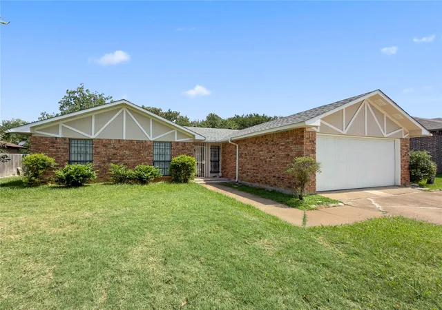Photo 2 of Single family home for sale at 7717 Acapulco Rd, Fort Worth, TX 76112 | MLS# 21320187 | Listing updated on 2026-08-31