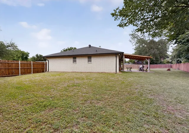 Homes for sale in Bedford, TX | 908 Hillside Ct, Bedford, TX 76022 | MLS# 21320844