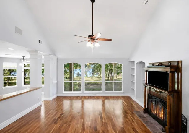 Photo 4 of Single family home for sale at 3101 W Oak Shores Dr, Cross Roads, TX 76227 | MLS# 21320846 | Listing updated on 2026-10-07