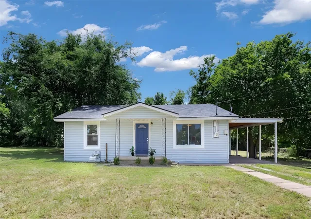 Photo 1 of Single family home for sale at 112 W Oconnell St, Howe, TX 75459 | MLS# 21320737 | Listing updated on 2026-08-26