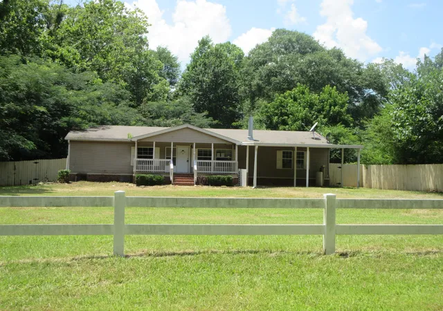 Homes for sale in Plain Dealing, LA | 440 N Forrest Rd, Plain Dealing, LA 71064 | MLS# 21319963