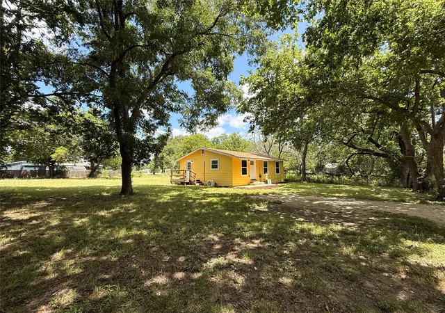 Homes for sale in Hubbard, TX | 805 Ne 3rd St, Hubbard, TX 76648 | MLS# 21320410