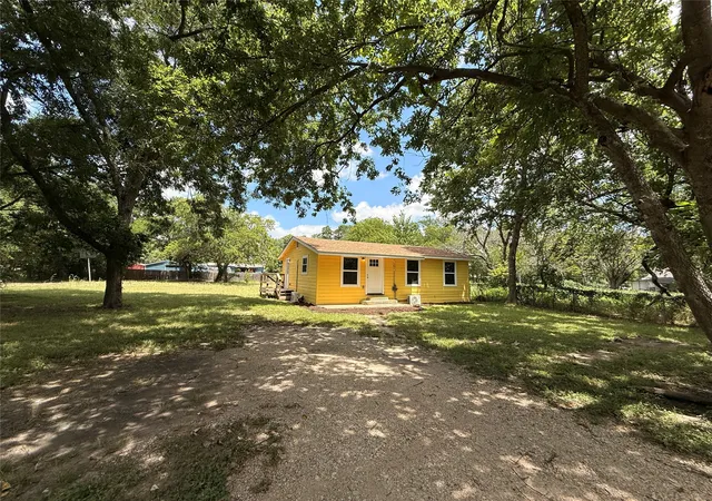 Homes for sale in Hubbard, TX | 805 Ne 3Rd St, Hubbard, TX 76648 | MLS# 21320410