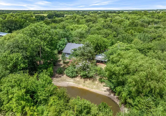 Photo 3 of Single family home for sale at 1100 Vz County Road 3414, Wills Point, TX 75169 | MLS# 21320818 | Listing updated on 2026-09-20