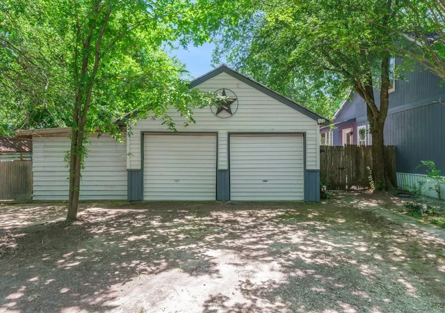 Photo 4 of Single family home for sale at 1100 Vz County Road 3414, Wills Point, TX 75169 | MLS# 21320818 | Listing updated on 2026-09-20