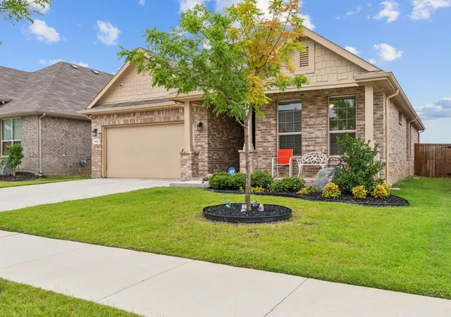 Photo 2 of Single family home for sale at 525 Big Horn Pass, Denton, TX 76210 | MLS# 21309518 | Listing updated on 2026-07-17