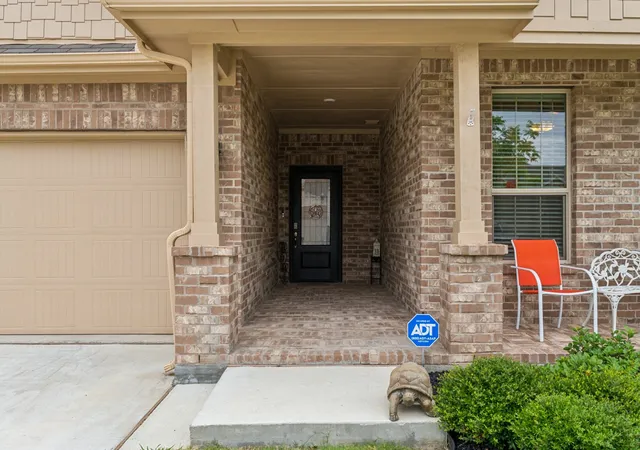 Photo 3 of Single family home for sale at 525 Big Horn Pass, Denton, TX 76210 | MLS# 21309518 | Listing updated on 2026-07-17