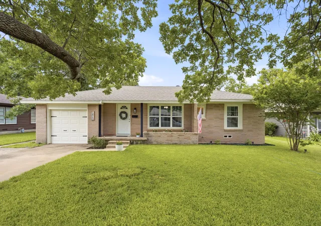 Photo 1 of Single family home for sale at 1413 N Wharton St, Sherman, TX 75092 | MLS# 21320068 | Listing updated on 2026-08-18