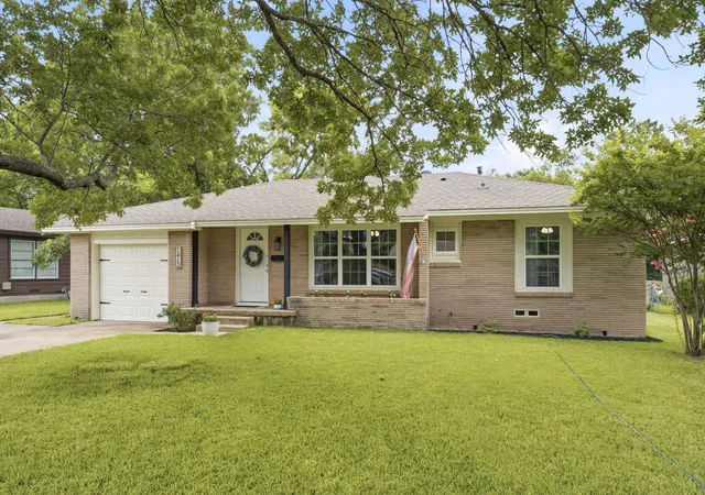 Photo 3 of Single family home for sale at 1413 N Wharton St, Sherman, TX 75092 | MLS# 21320068 | Listing updated on 2026-08-18