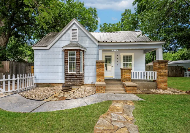 Photo 1 of Sale Pending at 214 Churchill Rd, Fort Worth, TX 76114 | MLS# 21320878 | Listing updated on 2026-08-31