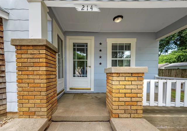 Photo 2 of Sale Pending at 214 Churchill Rd, Fort Worth, TX 76114 | MLS# 21320878 | Listing updated on 2026-08-31