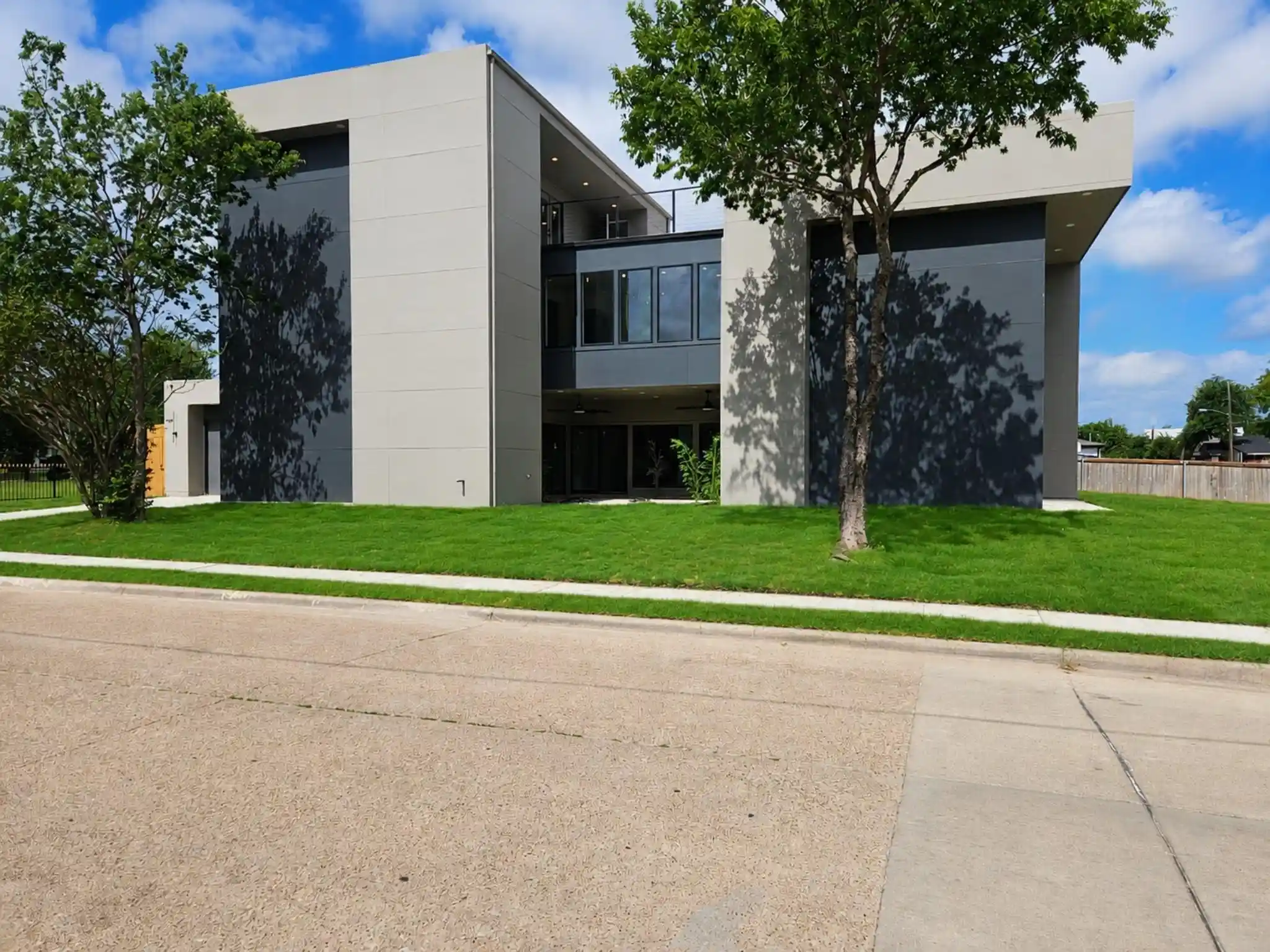 Photo 1 of Sale Pending at 1904 Mcbroom St, Dallas, TX 75212 | MLS# 21320511 | Listing updated on 2026-10-14