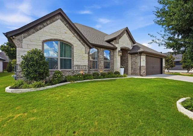 Photo 2 of Single family home for sale at 3024 Reed Ct, Granbury, TX 76048 | MLS# 21320272 | Listing updated on 2026-08-22