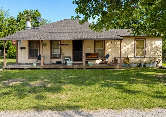 Homes for sale in Kerens, TX | 601 Sw 2nd St, Kerens, TX 75144 | MLS# 21320925