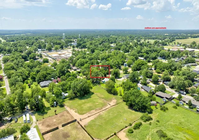 Homes for sale in Collinsville, TX | 403 S Broadway St, Collinsville, TX 76233 | MLS# 21314389