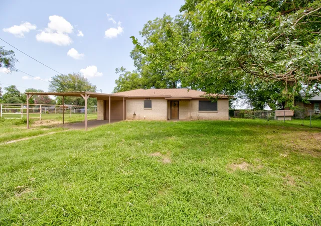 Homes for sale in Collinsville, TX | 403 S Broadway St, Collinsville, TX 76233 | MLS# 21314389