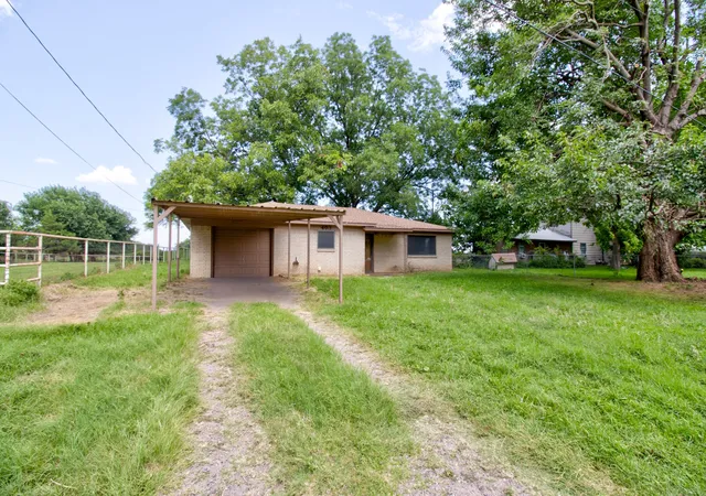 Homes for sale in Collinsville, TX | 403 S Broadway St, Collinsville, TX 76233 | MLS# 21314389