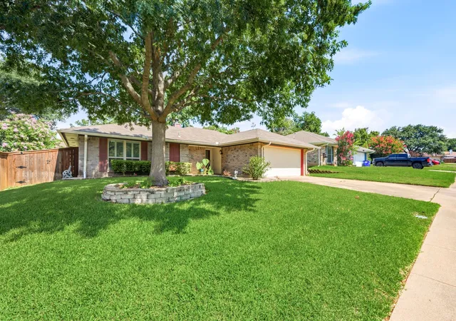 Photo 2 of Single family home for sale at 2507 Poppy Ln, Euless, TX 76039 | MLS# 21319382 | Listing updated on 2026-07-14