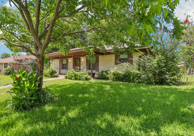 Photo 3 of Single family home for sale at 2030 Huntington Dr, Grand Prairie, TX 75051 | MLS# 21320902 | Listing updated on 2026-08-29