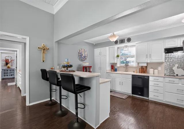 Photo 3 of Single family home for sale at 3913 Fairway Dr, Granbury, TX 76049 | MLS# 21320960 | Listing updated on 2026-08-26