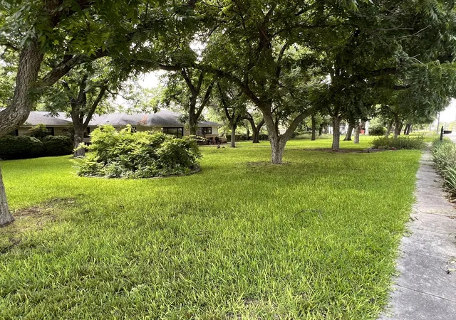 Homes for sale in Comanche, TX | 804 N Elm St, Comanche, TX 76442 | MLS# 21320924