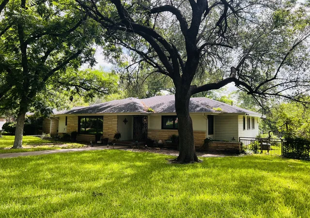 Homes for sale in Comanche, TX | 804 N Elm St, Comanche, TX 76442 | MLS# 21320924