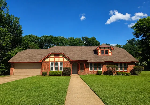 Photo 1 of Single family home for sale at 355 35th St Se, Paris, TX 75460 | MLS# 21315512 | Listing updated on 2026-08-22