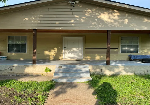 Photo 1 of Single family home for sale at 2834 Michigan Ave, Dallas, TX 75216 | MLS# 21320984 | Listing updated on 2026-08-26
