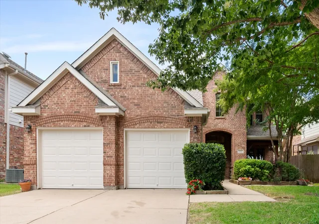 Photo 2 of Single family home for sale at 6945 Shoreview Dr, Grand Prairie, TX 75054 | MLS# 21316739 | Listing updated on 2026-07-21