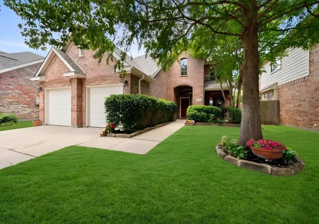 Photo 4 of Single family home for sale at 6945 Shoreview Dr, Grand Prairie, TX 75054 | MLS# 21316739 | Listing updated on 2026-07-21