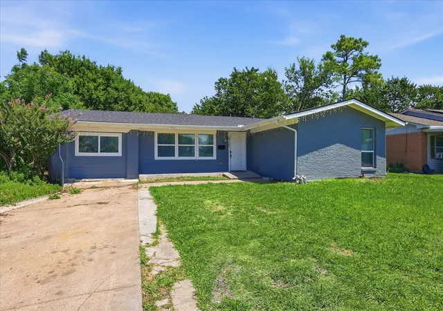 Photo 2 of Single family home for sale at 2715 Cary Dr, Mesquite, TX 75150 | MLS# 21320366 | Listing updated on 2026-07-04