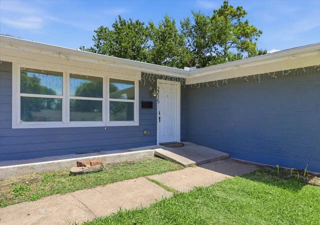 Photo 3 of Single family home for sale at 2715 Cary Dr, Mesquite, TX 75150 | MLS# 21320366 | Listing updated on 2026-07-04