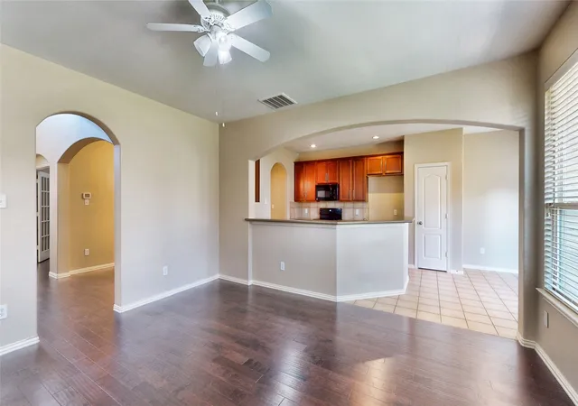 4th image of 413 Perkins Dr, Lantana, TX 76226 | MLS# 21318287