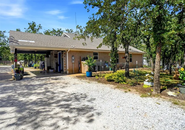 Homes for sale in Paradise, TX | 211 Spring Valley Rd, Paradise, TX 76073 | MLS# 21317603