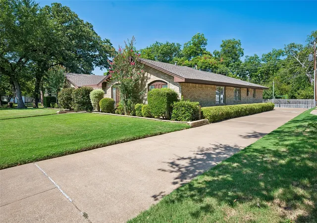 Photo 2 of Single family home for sale at 1204 Springwood Ct, Euless, TX 76040 | MLS# 21319932 | Listing updated on 2026-09-26