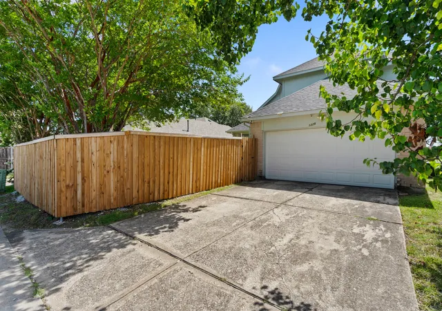 Photo 3 of Single family home for sale at 1229 Clear Creek Dr, Mesquite, TX 75181 | MLS# 21318919 | Listing updated on 2026-08-22