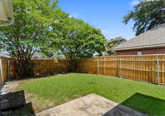 Photo 4 of Single family home for sale at 1229 Clear Creek Dr, Mesquite, TX 75181 | MLS# 21318919 | Listing updated on 2026-08-22