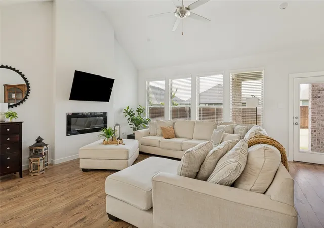 Photo 3 of Single family home for sale at 456 Leopold Trl, Waxahachie, TX 75165 | MLS# 21313620 | Listing updated on 2026-08-30