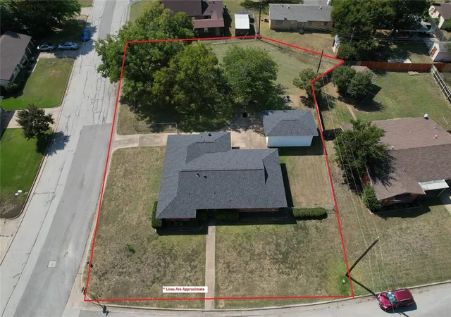 Photo 2 of Single family home for sale at 240 Smith St, Burleson, TX 76028 | MLS# 21321103 | Listing updated on 2026-09-21